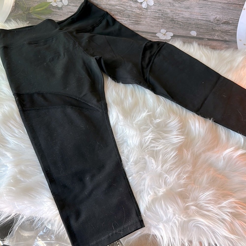 Women’s Black Capri Leggings Size XL